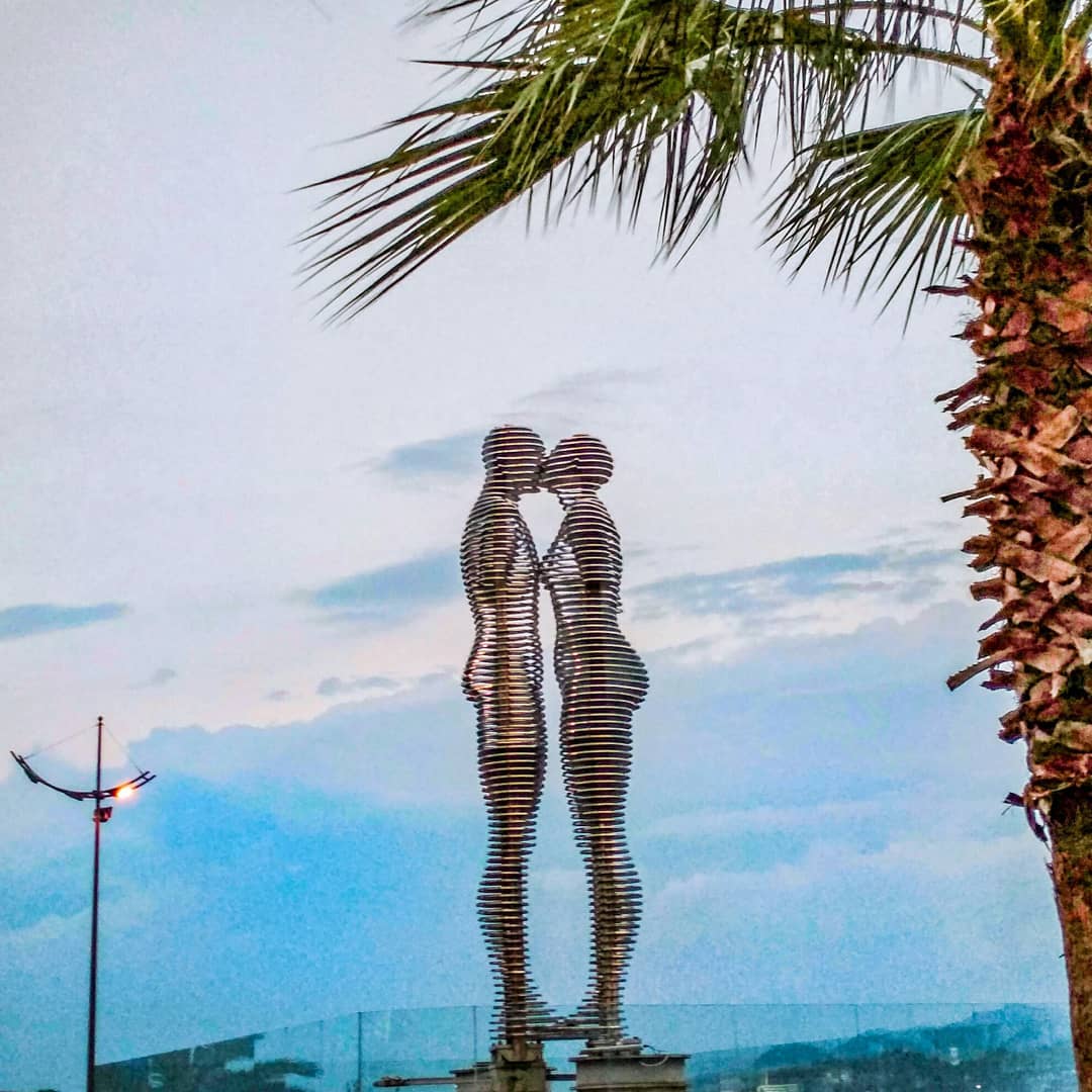 Скульптура Али и Нино